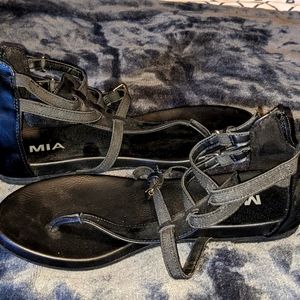 Strappy flat sandals